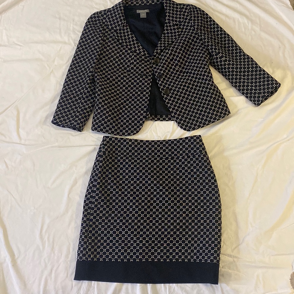 COPY - 6 petite, Two piece Ann Taylor blazer and skirt